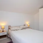 16268c Apartment *