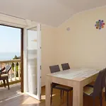 16268c Apartment *